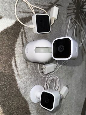 Blink Indoor Security Camera System 3 Camera Kit With Sync Module PERFECT CONDI